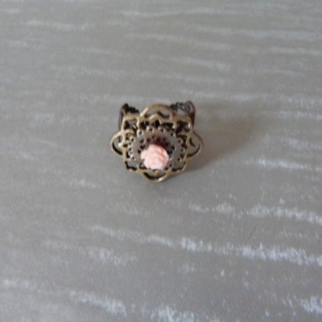 Bague rétro bronze et perle motif petite rose